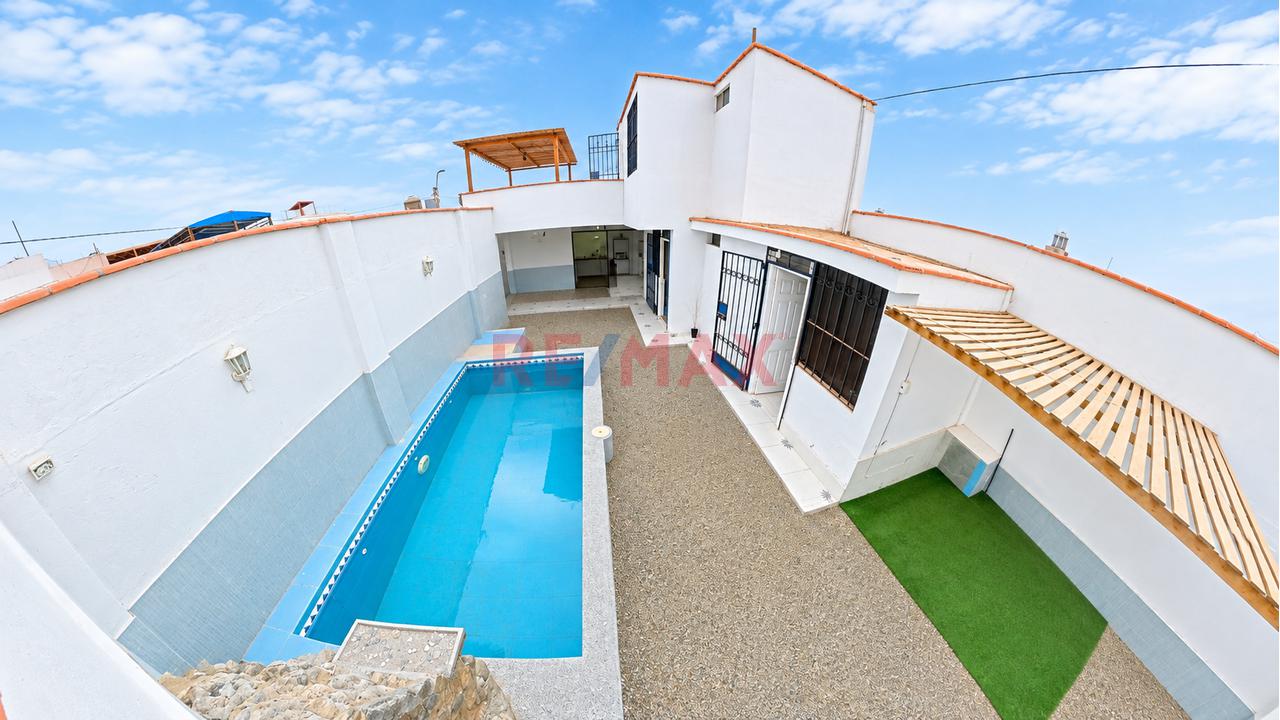 Esquina En Primera Fila: Triple Frente, Piscina Y El Mar Como Vecino