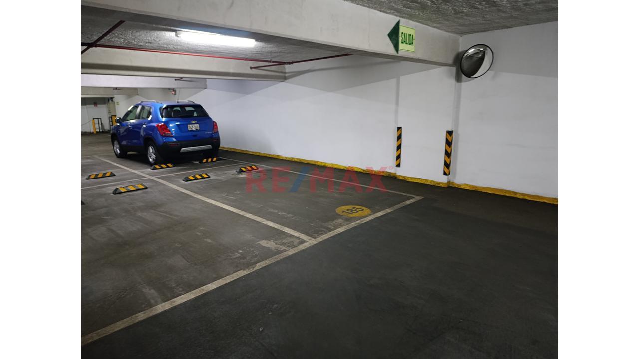 Se Vende Oficina En Muy Buena Ubicación. Centro De Miraflores , Segura, Iluminada Y Comoda. Con Estacionamiento Techado Incluído. - 20