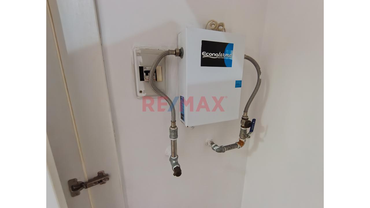 Se Vende Oficina En Muy Buena Ubicación. Centro De Miraflores , Segura, Iluminada Y Comoda. Con Estacionamiento Techado Incluído. - 19