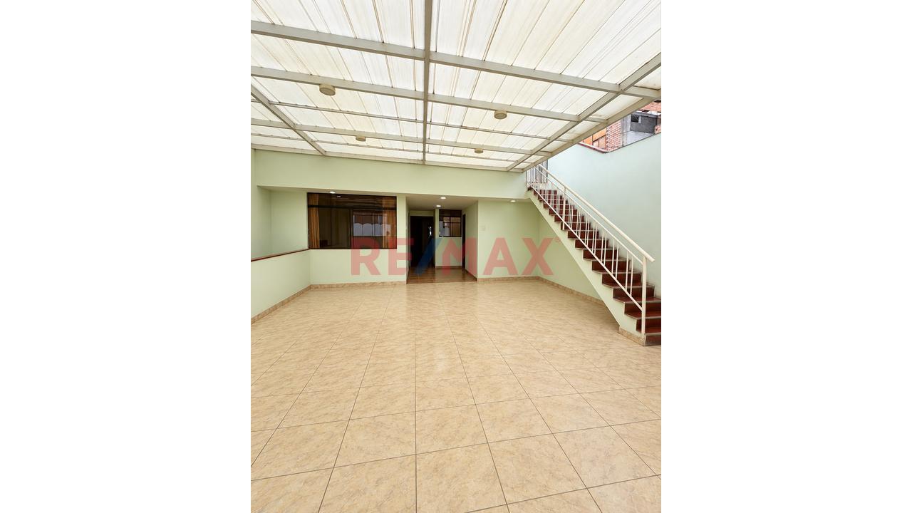 Vendo Departamento - El Agustino! Piso 4 | Urb. Huancayo ✨Zona 1✨ A 3 Cuadras De Puente Nuevo ¡Precio Negociable! - 2