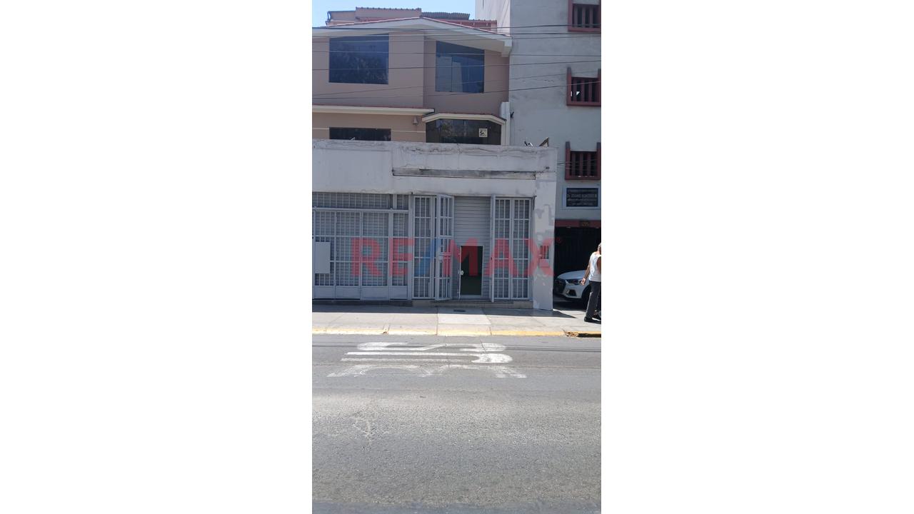 ¡Alquila Tu Local Comercial En Av. Arequipa – Santa Beatriz! — foto 2