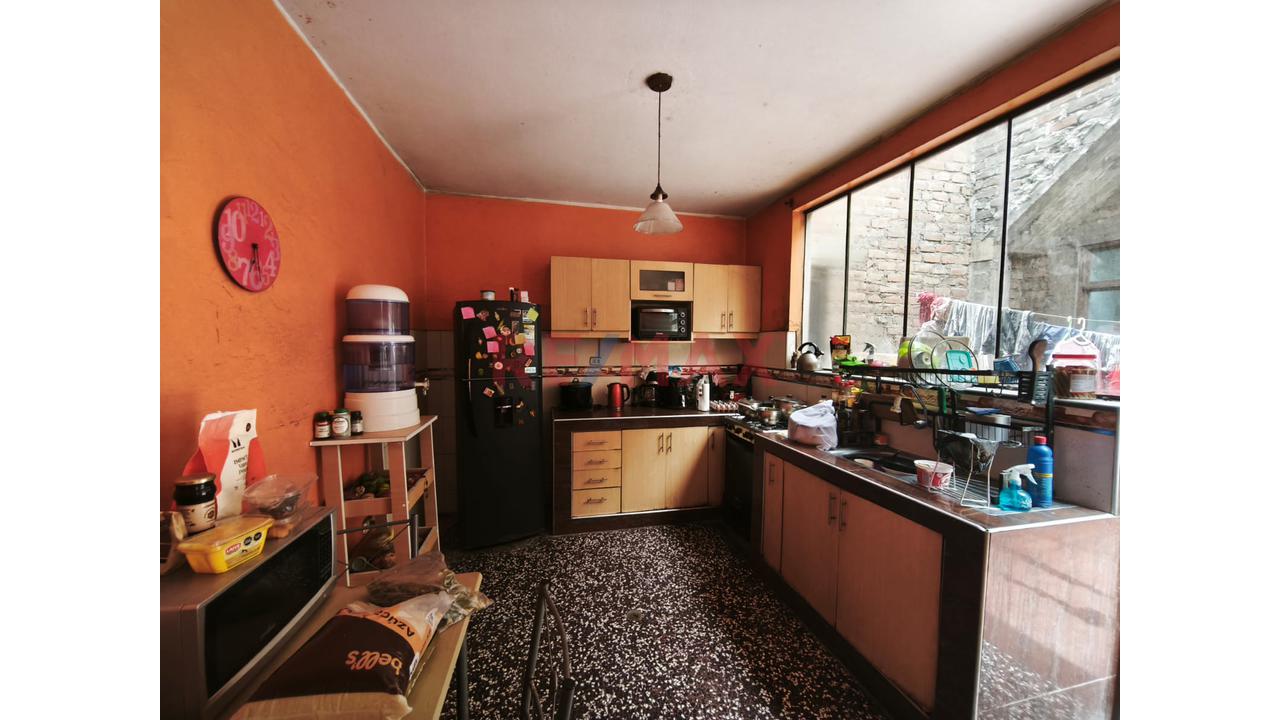 Se Vende Casa En Av Amancaes Zona Comercial — foto 2