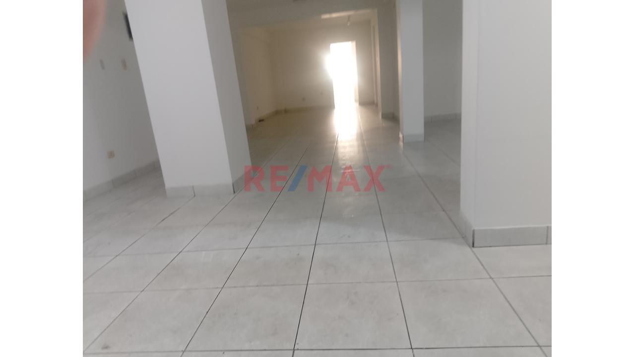 Local Comercial En Avenida Ariosto Matellini — foto 7