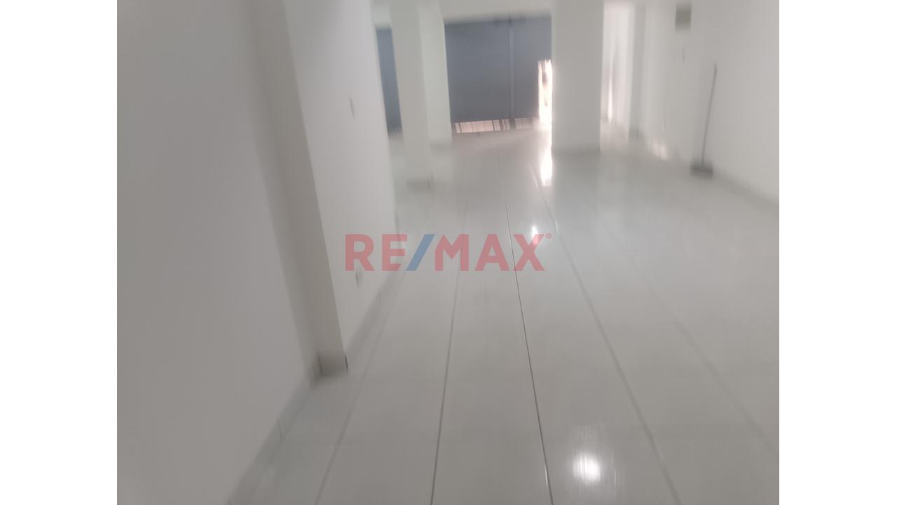 Local Comercial En Avenida Ariosto Matellini — foto 5