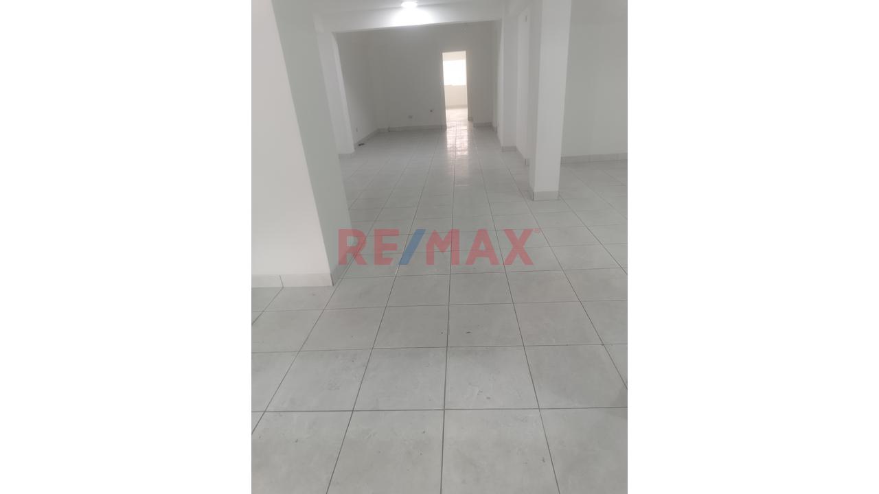 Local Comercial En Avenida Ariosto Matellini — foto 2