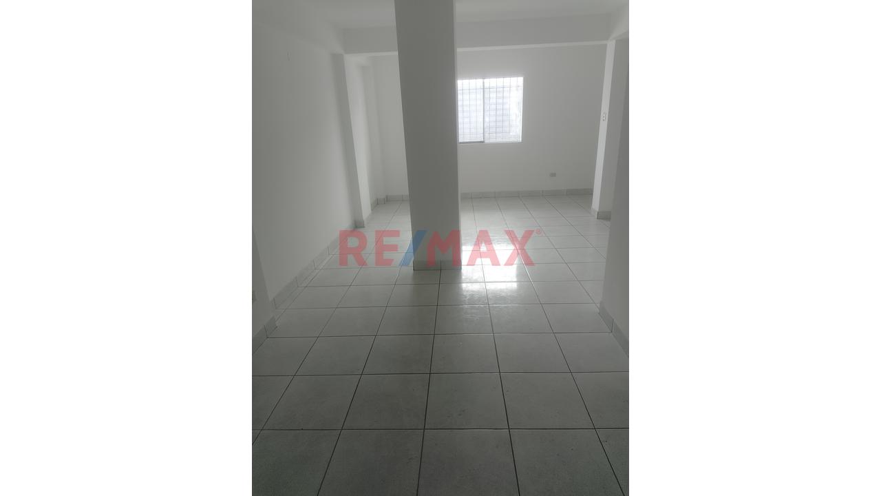 Local Comercial En Avenida Ariosto Matellini — foto 3