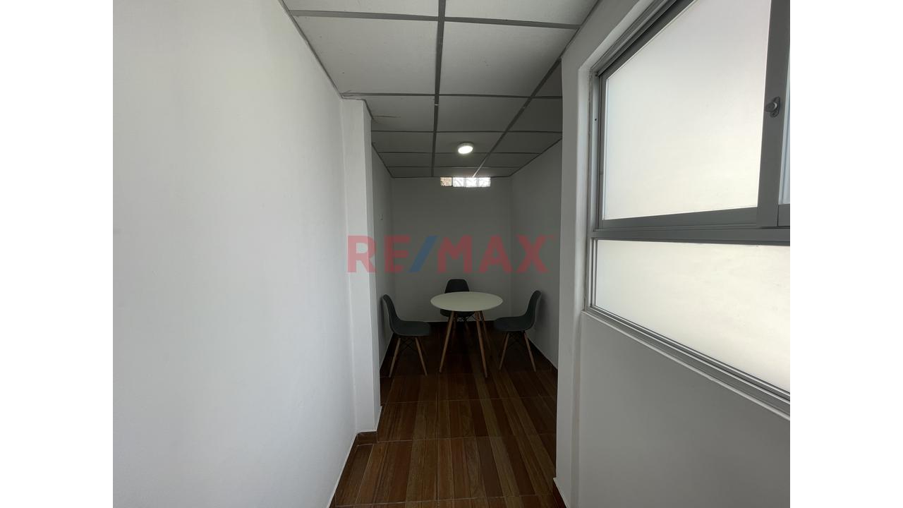 Se Alquila Departamento En San Isidro Limite Con Surquillo - Semi Amoblado — foto 4
