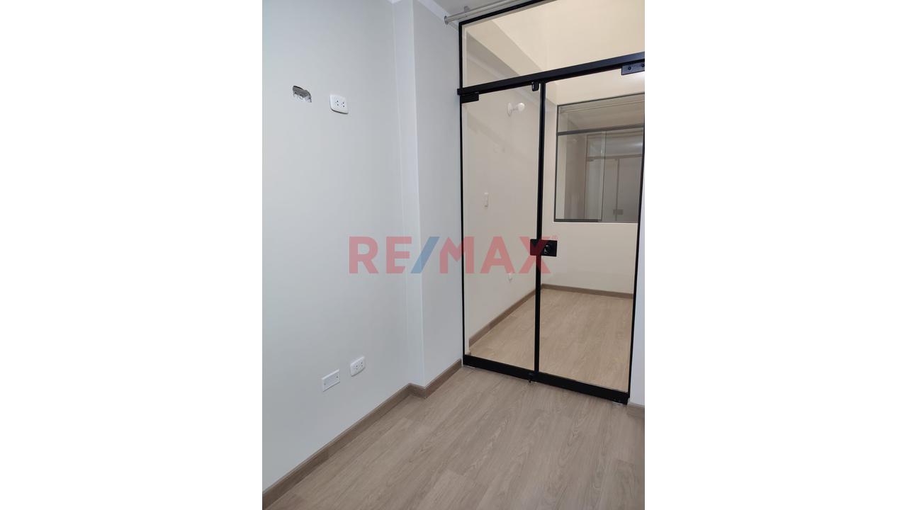 Alquiler Amplio Departamento En Estreno En Urbanización Cerrada, Cerca A Centro De Convenciones Cerro Juli — foto 15