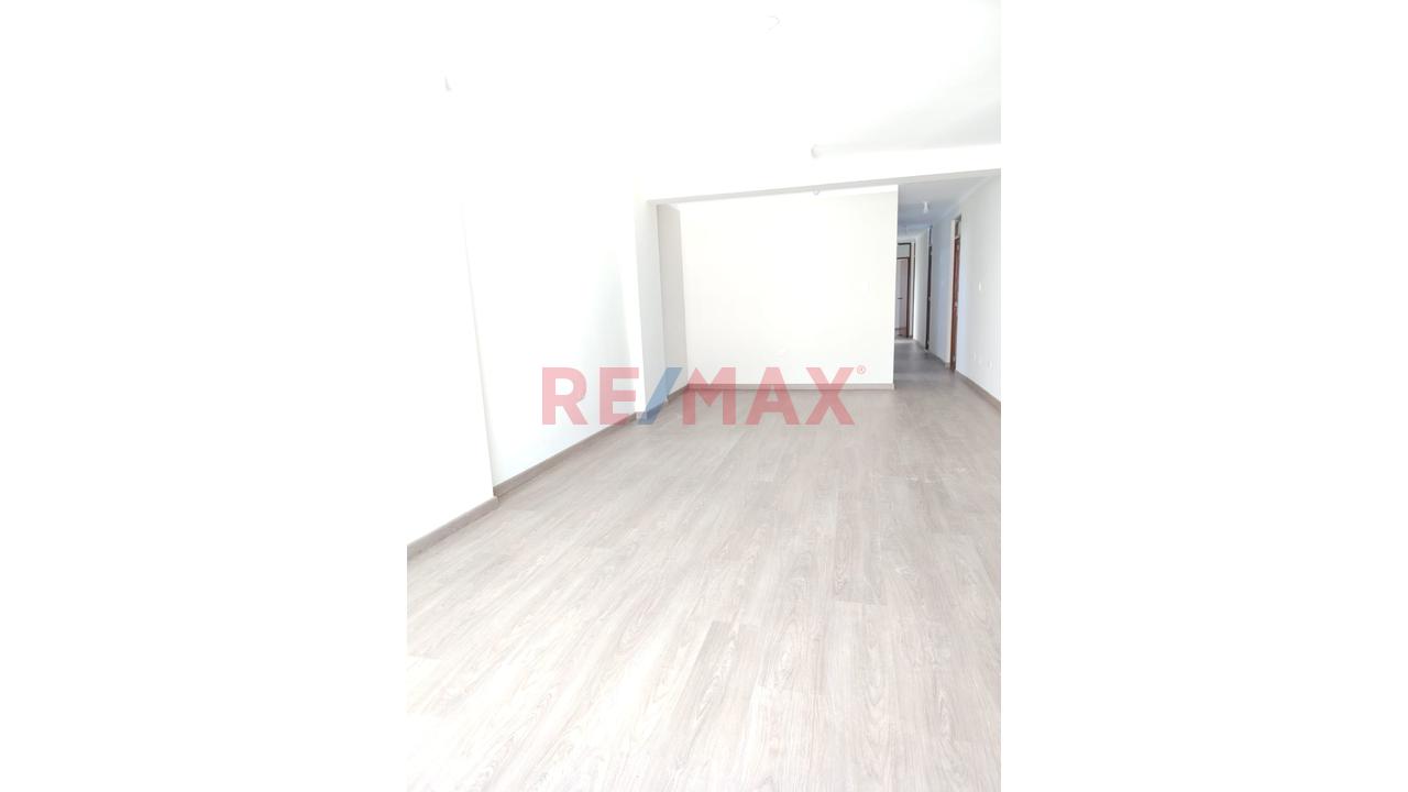 Alquiler Amplio Departamento En Estreno En Urbanización Cerrada, Cerca A Centro De Convenciones Cerro Juli — foto 7