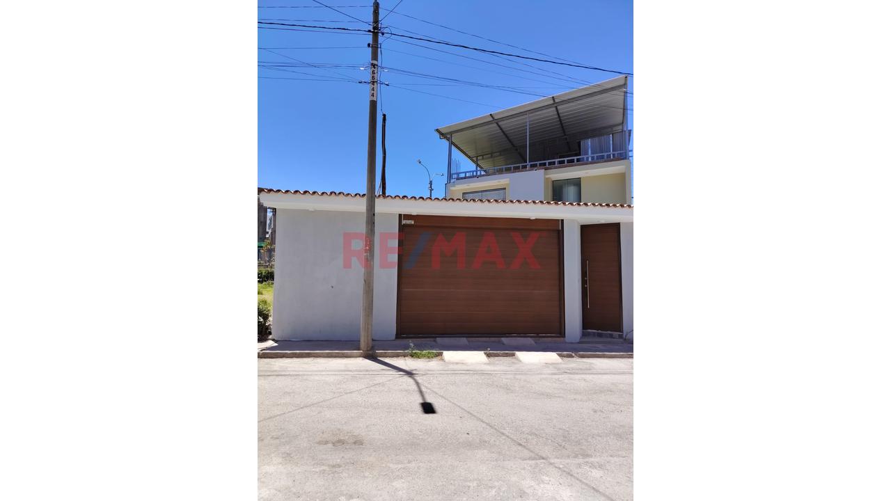 Alquiler Amplio Departamento En Estreno En Urbanización Cerrada, Cerca A Centro De Convenciones Cerro Juli — foto 1