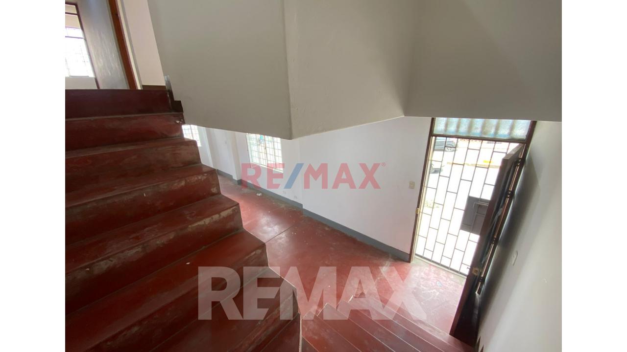 Se Alquila Local Comercial De 3 Pisos Ubicado En Avenida Pastor Sevilla — foto 15