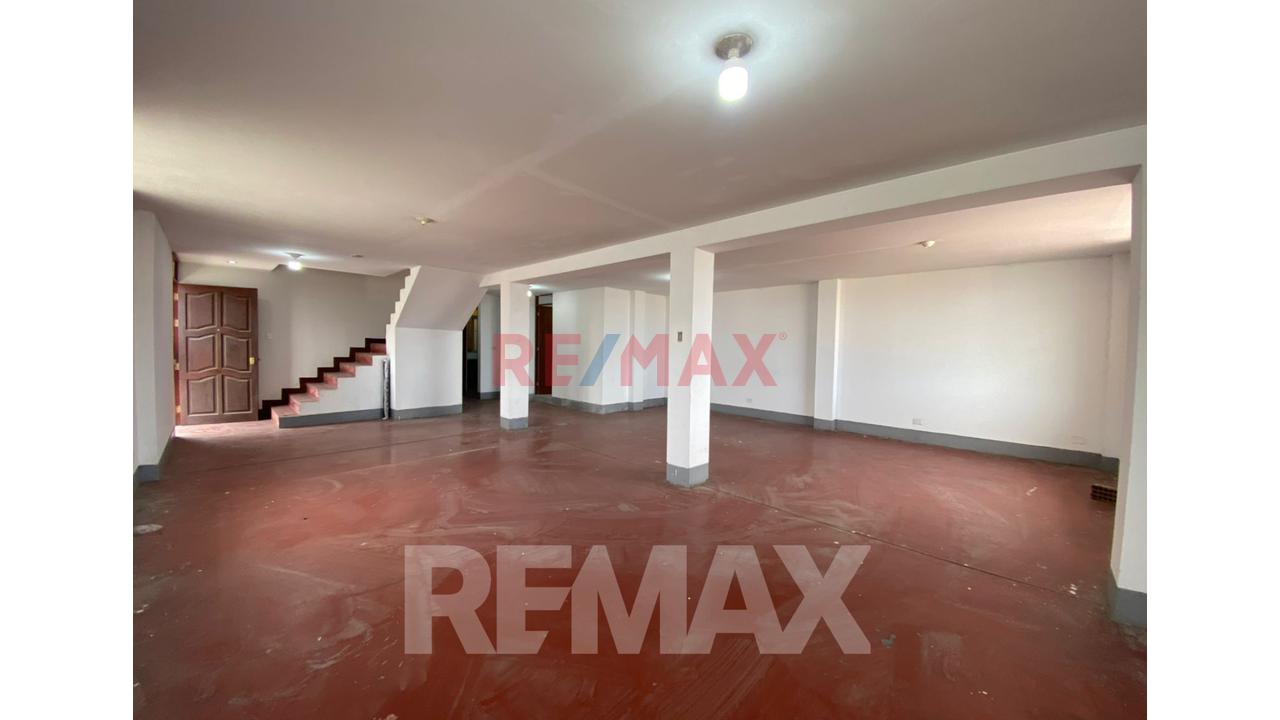 Se Alquila Local Comercial De 3 Pisos Ubicado En Avenida Pastor Sevilla — foto 3