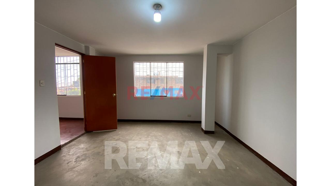 Se Alquila Local Comercial De 3 Pisos Ubicado En Avenida Pastor Sevilla — foto 11