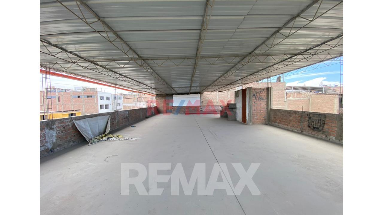 Se Alquila Local Comercial De 3 Pisos Ubicado En Avenida Pastor Sevilla - 19