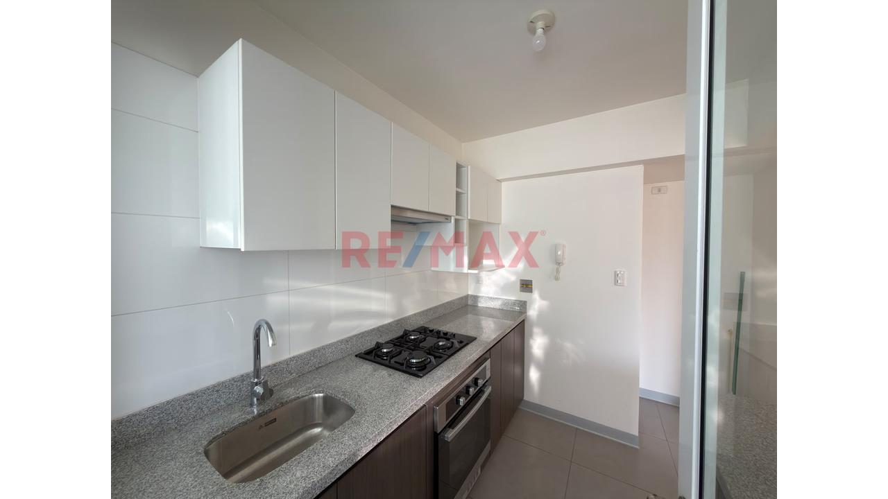 Departamento + Estacionamiento - En Alquiler - Av. Sanchez Carrión ! — foto 4