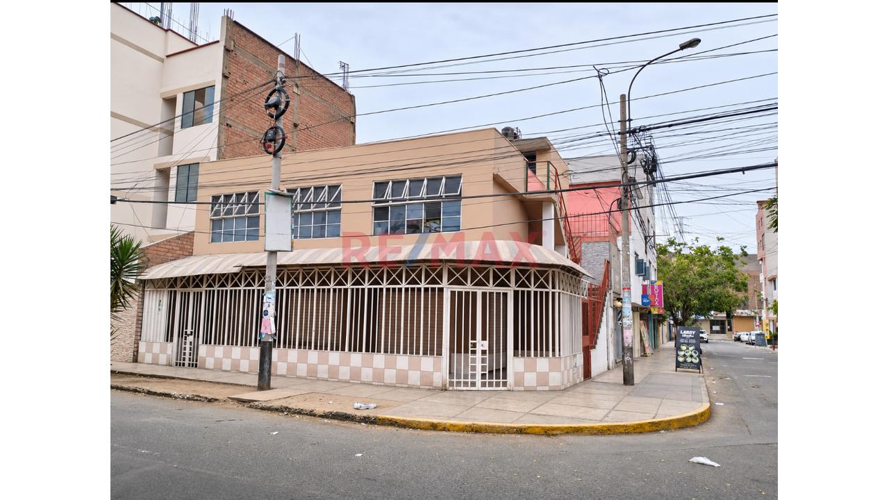 Amplio Local Comercial En Los Olivos - 18
