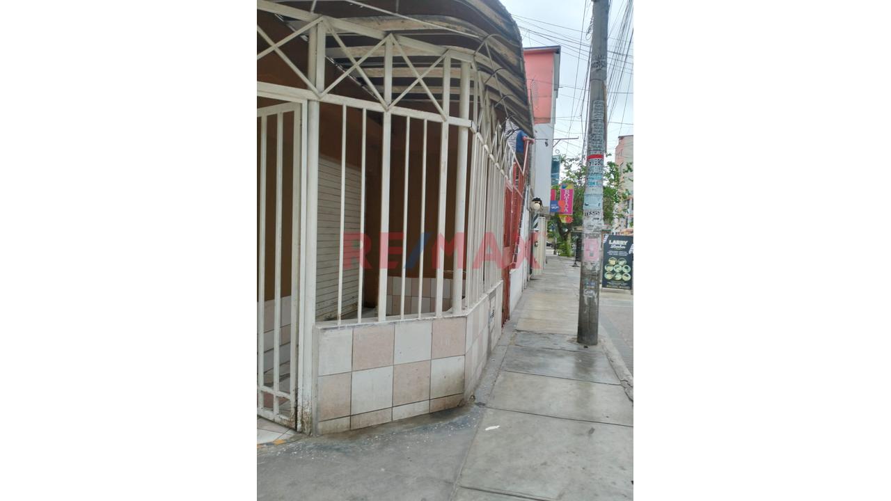 Amplio Local Comercial En Los Olivos - 16