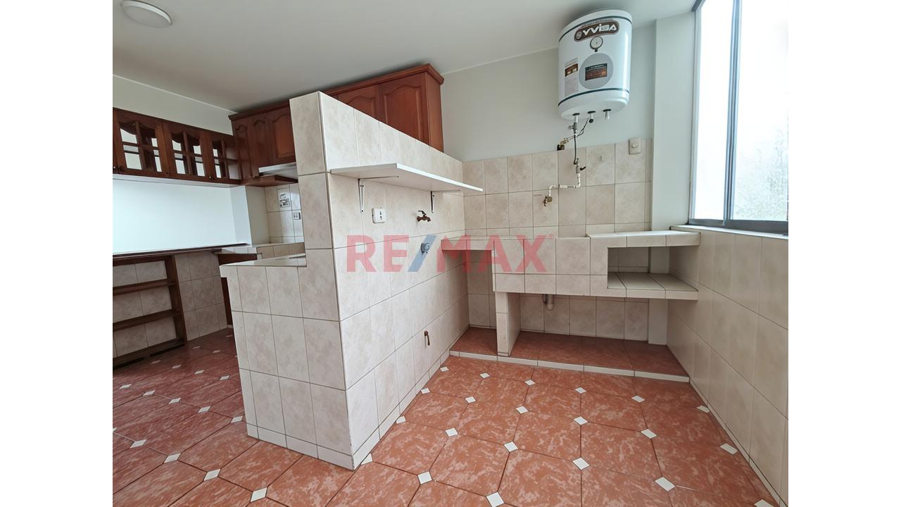 🏢 Alquiler De Departamento De 3 Dormitorios En La Molina (Cuarto Piso) - Urb. Santa Raquel — foto 8