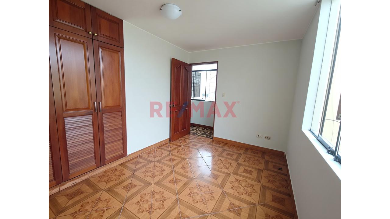 🏢 Alquiler De Departamento De 3 Dormitorios En La Molina (Cuarto Piso) - Urb. Santa Raquel — foto 13