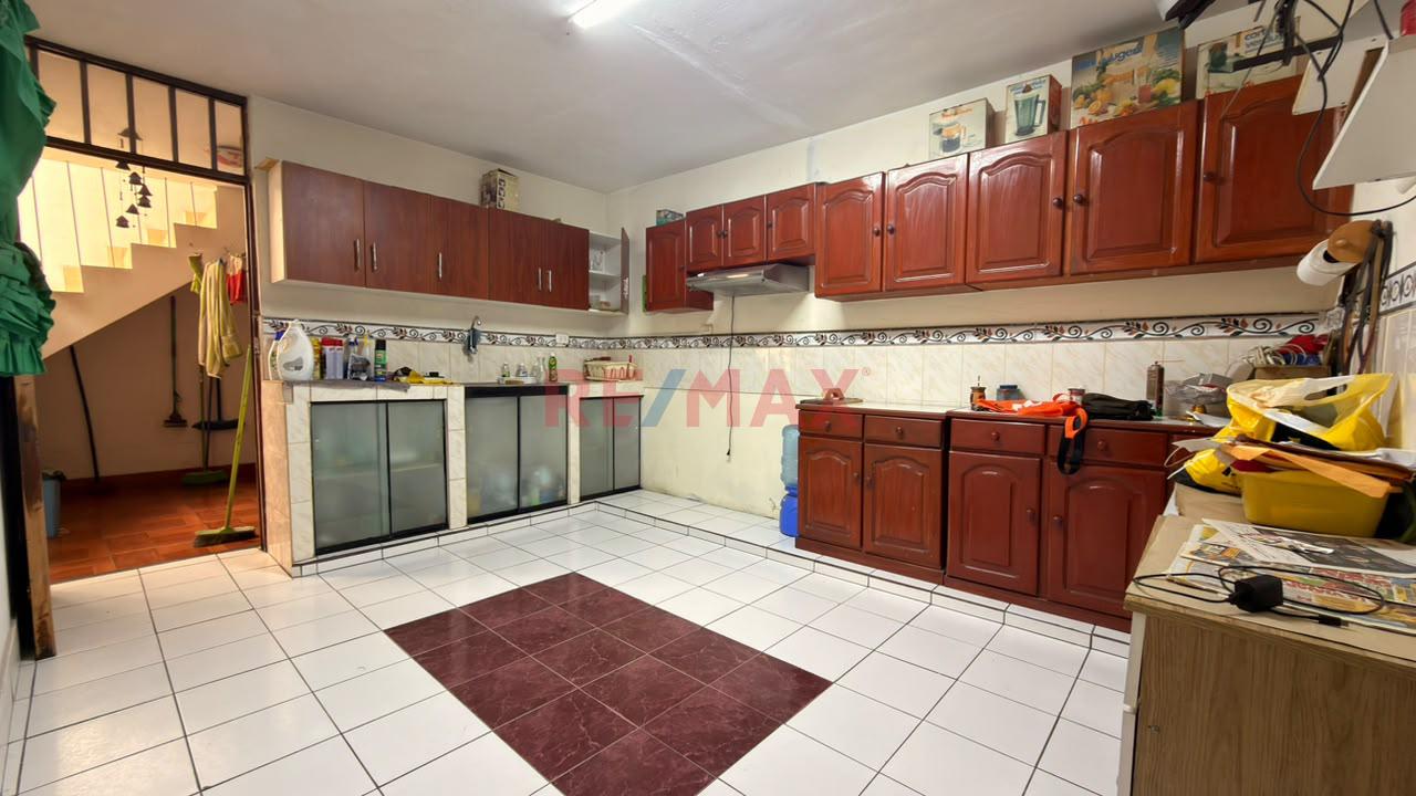 Casa Frente A Parque Con Terreno De 227.70 M² En El Arenal, San Juan De Miraflores — foto 6