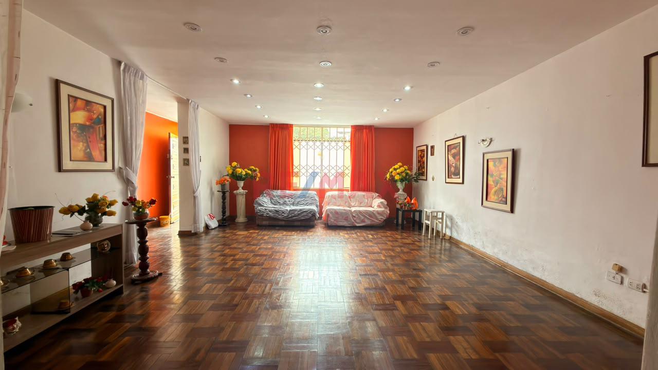 Casa Frente A Parque Con Terreno De 227.70 M² En El Arenal, San Juan De Miraflores — foto 4