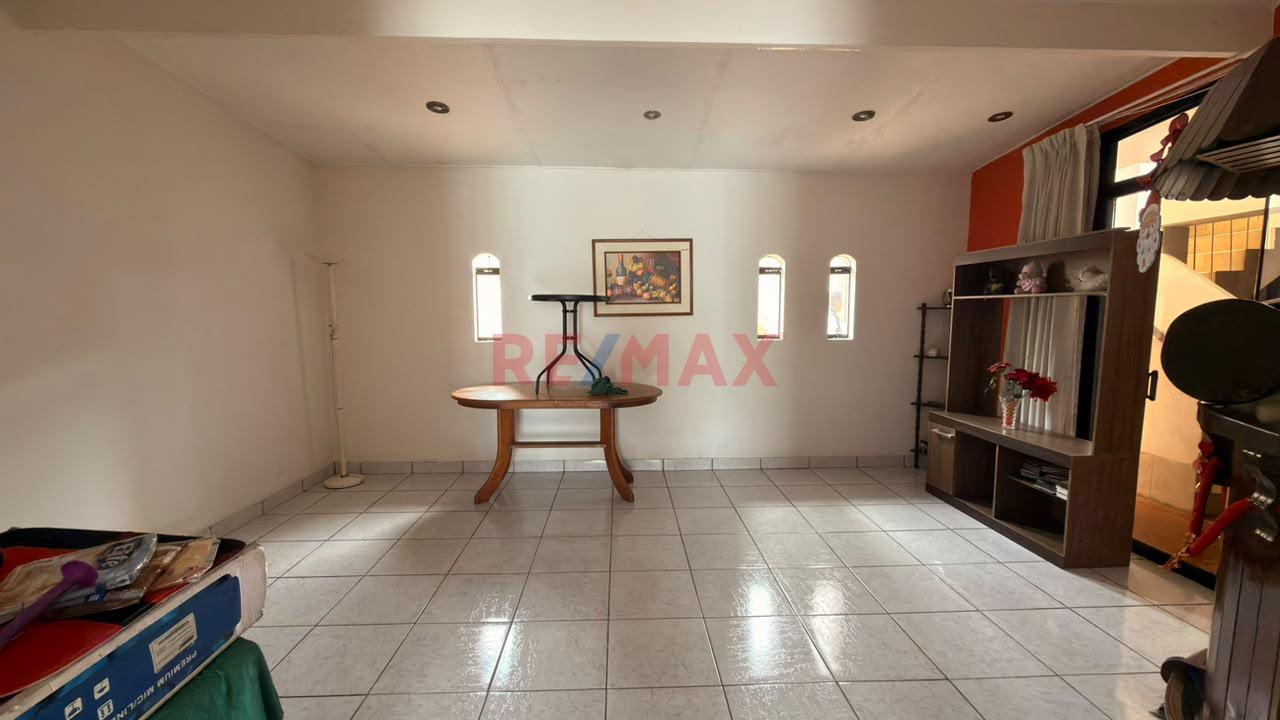 Casa Frente A Parque Con Terreno De 227.70 M² En El Arenal, San Juan De Miraflores — foto 7