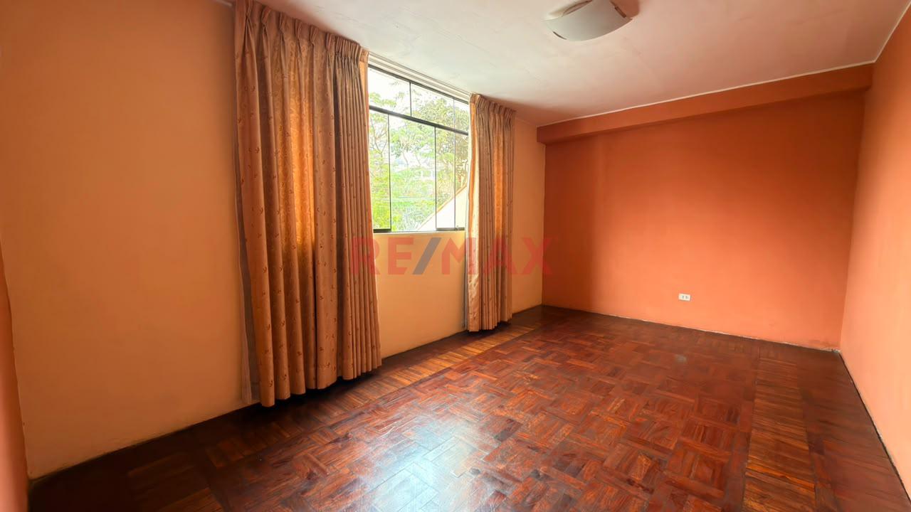 Casa Frente A Parque Con Terreno De 227.70 M² En El Arenal, San Juan De Miraflores — foto 2
