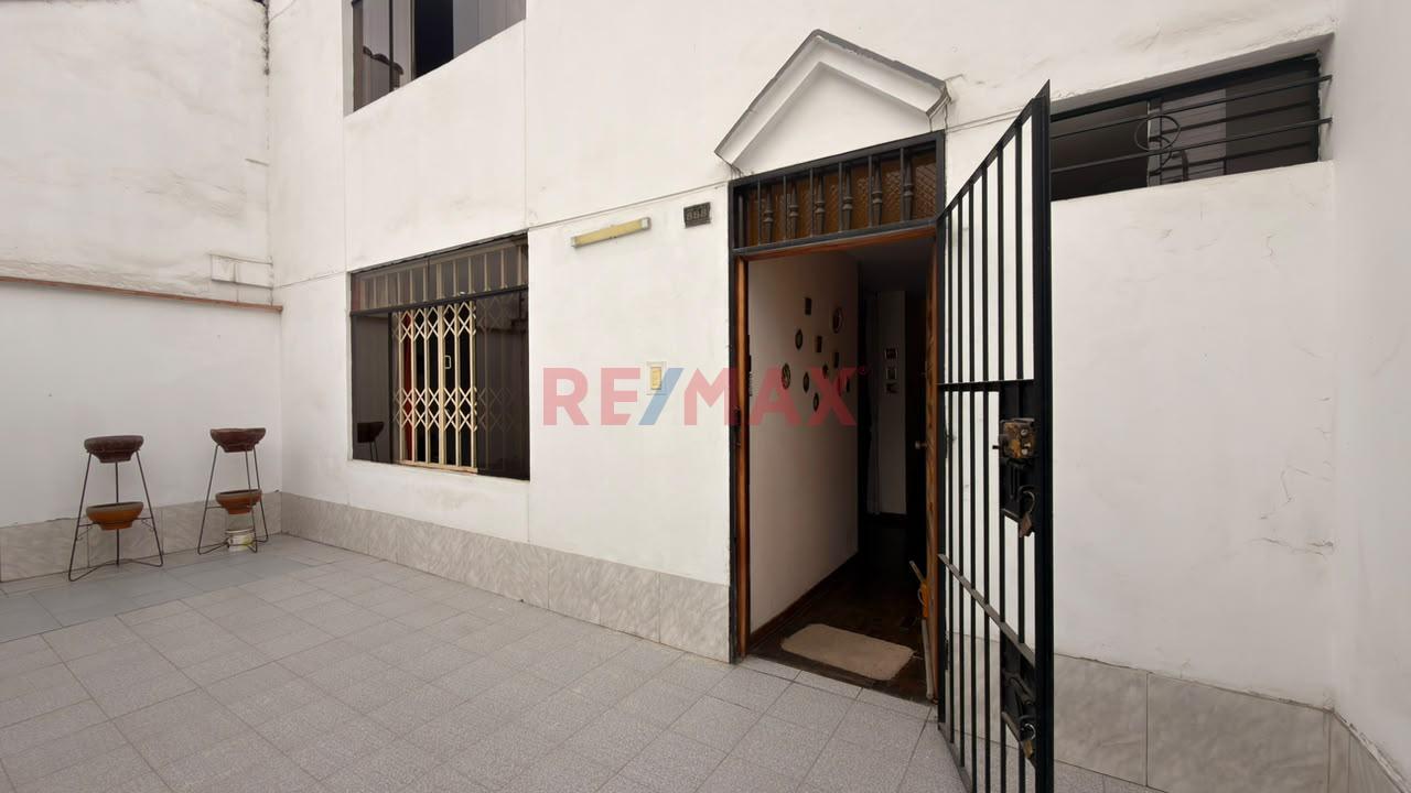 Casa Frente A Parque Con Terreno De 227.70 M² En El Arenal, San Juan De Miraflores — foto 3