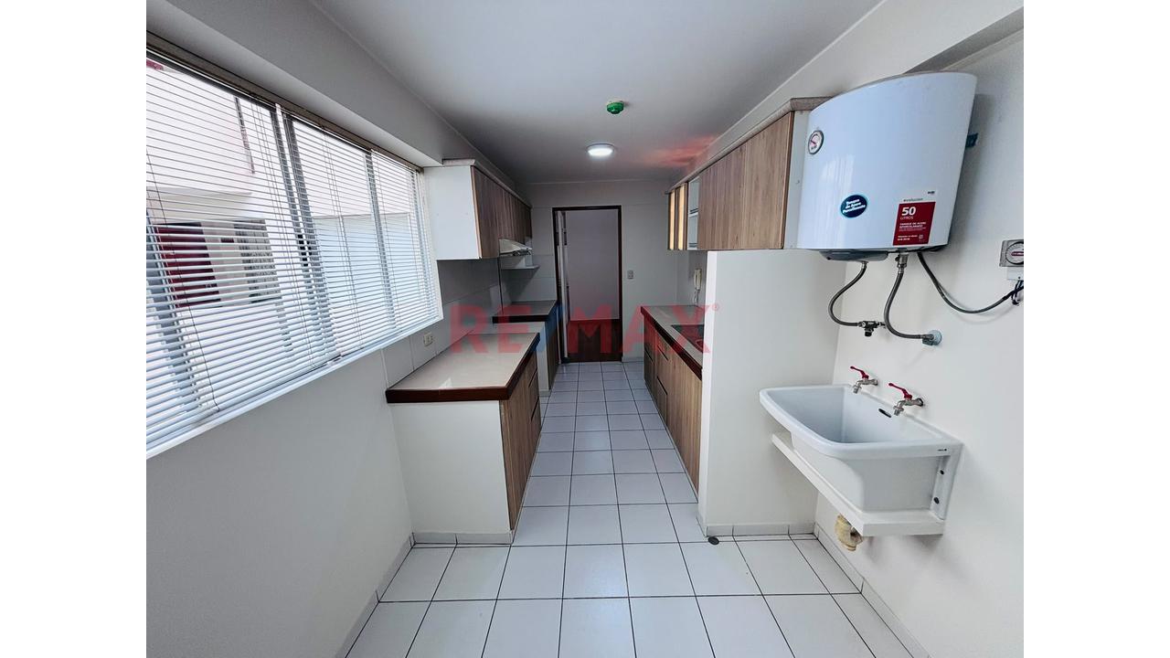 Oportunidad Dpto. Y Depósito En Venta En Barrio Medico Surquillo — foto 10