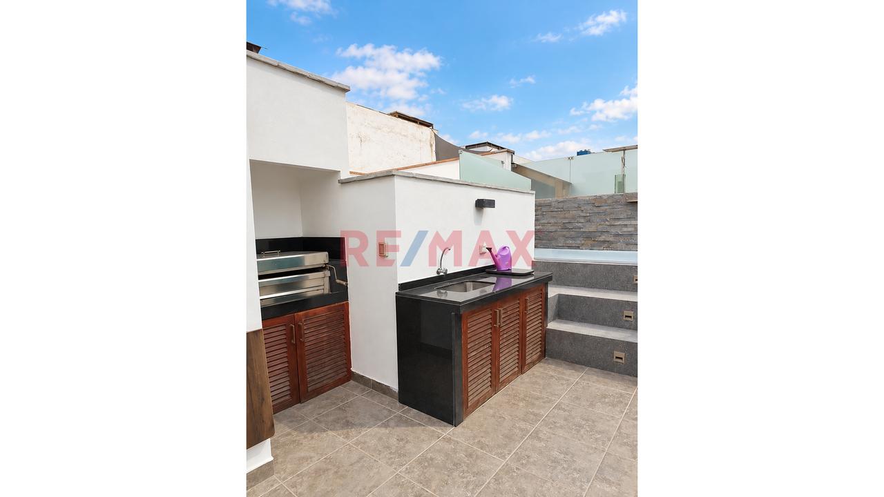 Dúplex Penthouse Amoblado Con Terraza Y Jacuzzi En Alquiler En Miraflores - 17