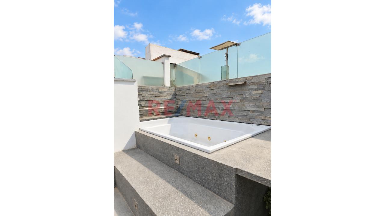 Dúplex Penthouse Amoblado Con Terraza Y Jacuzzi En Alquiler En Miraflores - 18