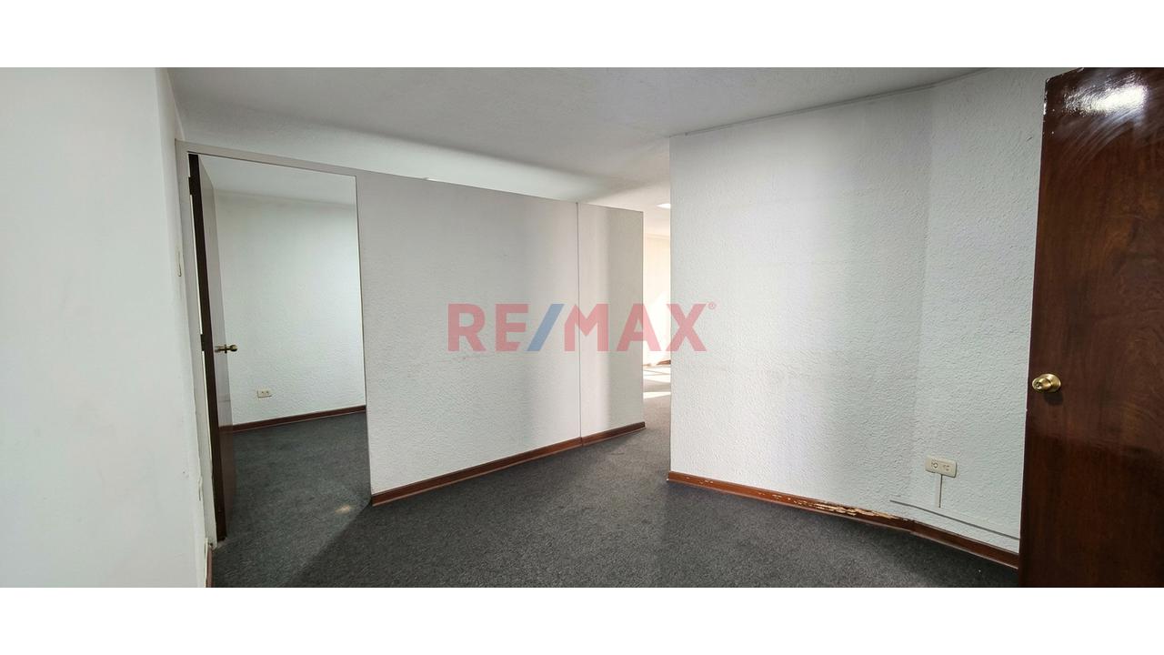 Oficina En Alquiler De 42 M² Con Balcón En San Isidro — foto 2