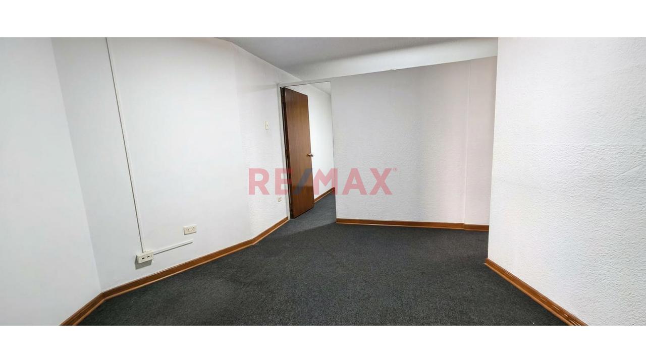 Oficina En Alquiler De 42 M² Con Balcón En San Isidro — foto 3