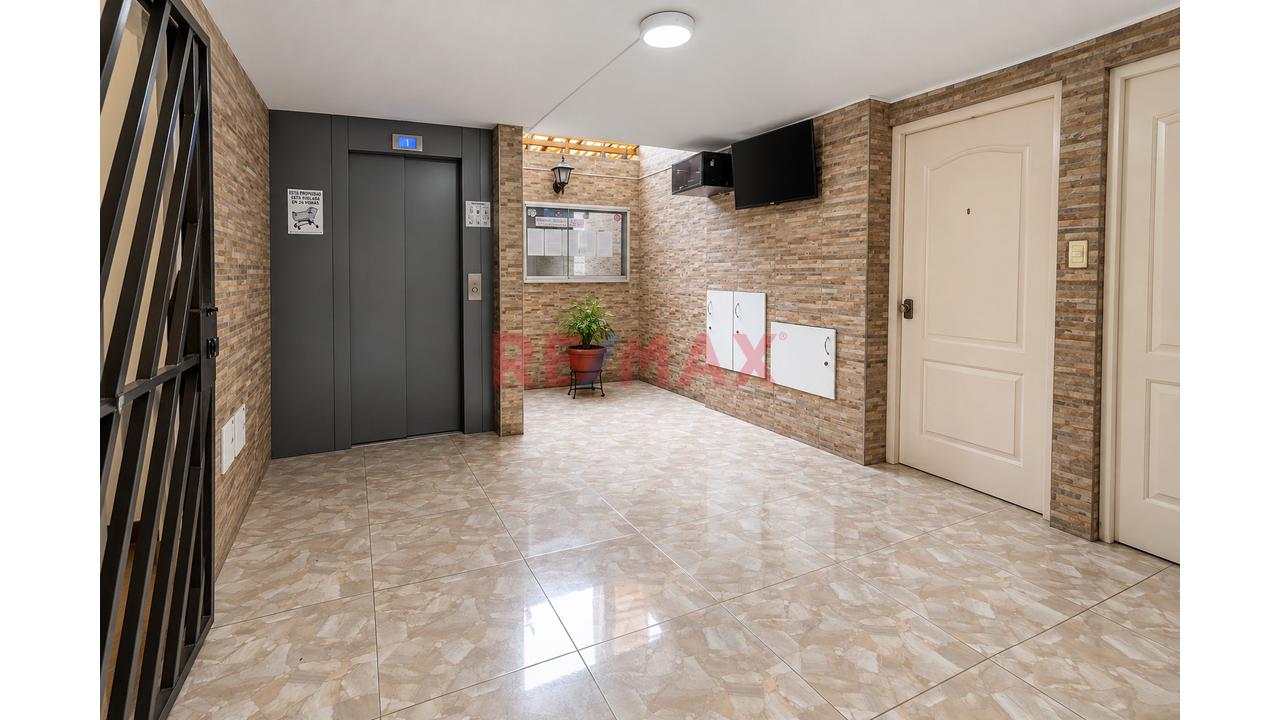 Se Vende Departamento En 1Er Piso Con Jardin Interior En Condominio Las Torres De Los Olivos — foto 10
