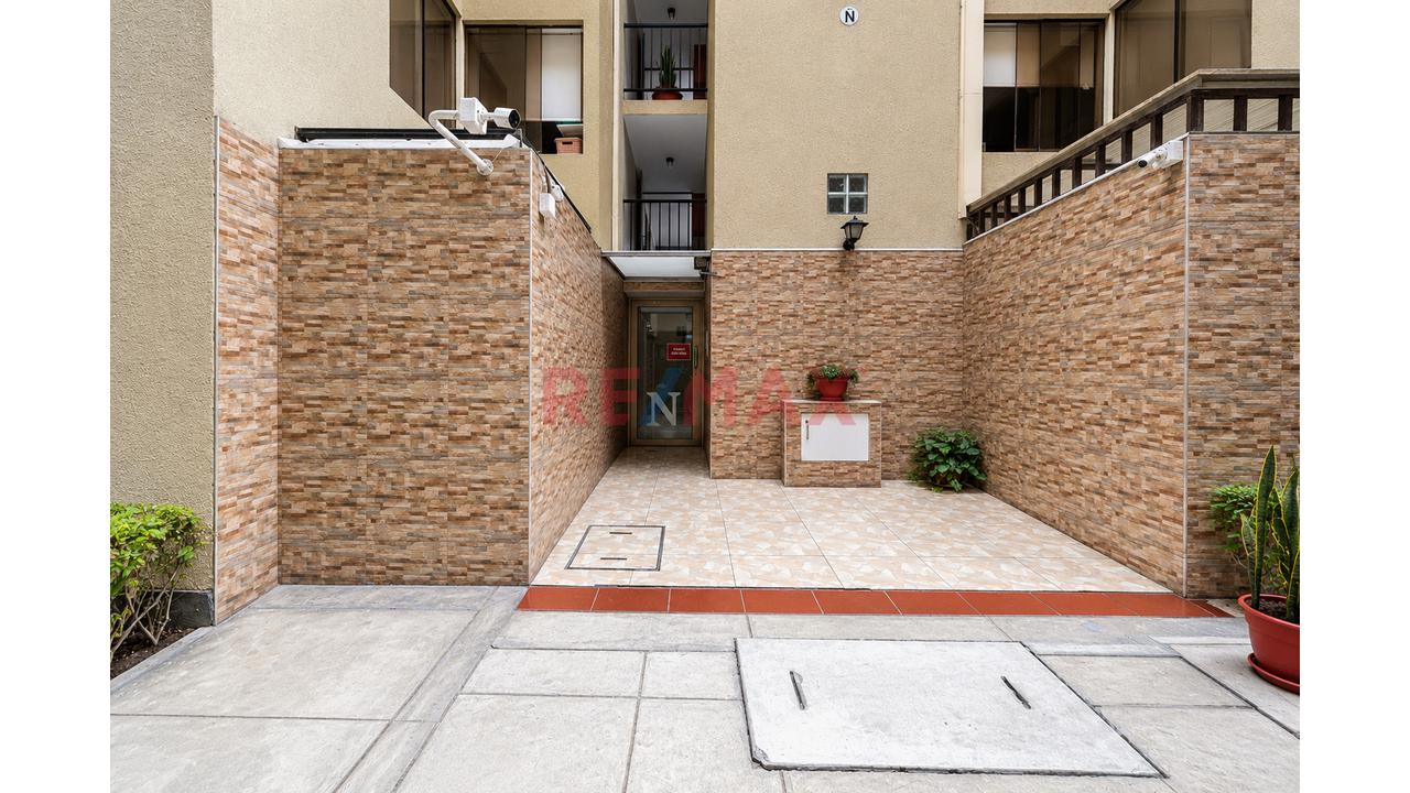 Se Vende Departamento En 1Er Piso Con Jardin Interior En Condominio Las Torres De Los Olivos — foto 11