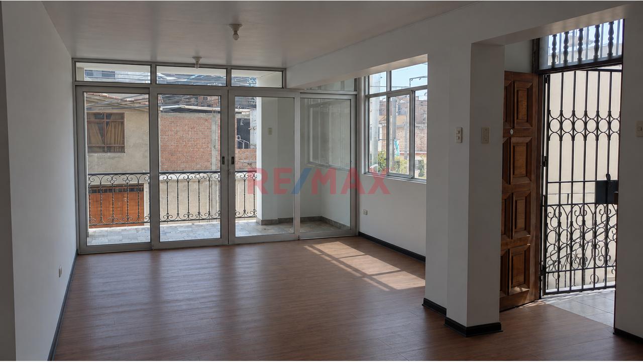 Estilo De Vida Y Espacio Único! Departamento En 2Do Piso + Amplia Terraza Exclusiva Y Gas Natural En Los Viñedos De Santa María - 3
