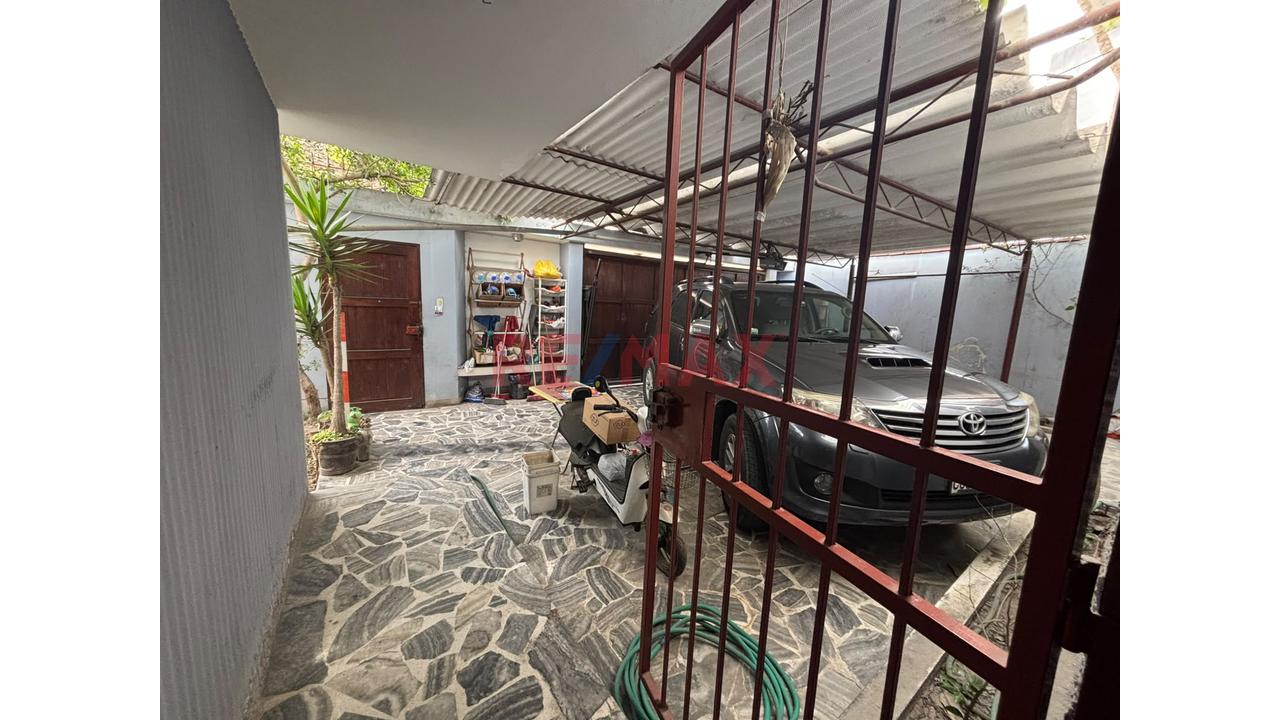 Oportunidad De Inversión 296M - Casa En Venta Como Terreno En Surco — foto 4