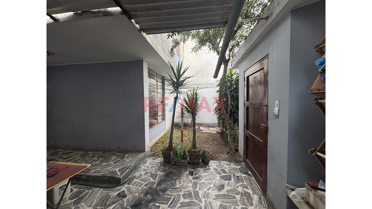 Oportunidad De Inversión 296M - Casa En Venta Como Terreno En Surco — foto 2