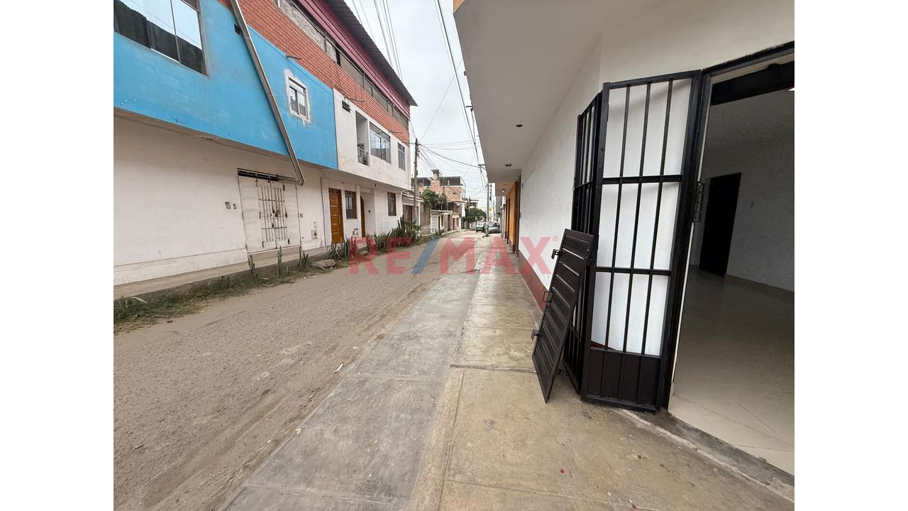 Alquilo Local Comercial 32Mt2, 1Er Piso, Villa María Del Triunfo - 2