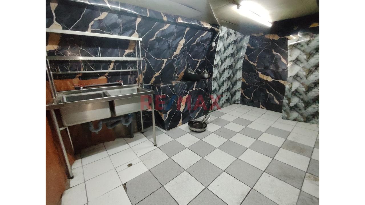 Alquilo Local Comercial Primer Piso Con Opcion A Alquilar El 100% De La Propiedad En La Plaza De Chivay — foto 4