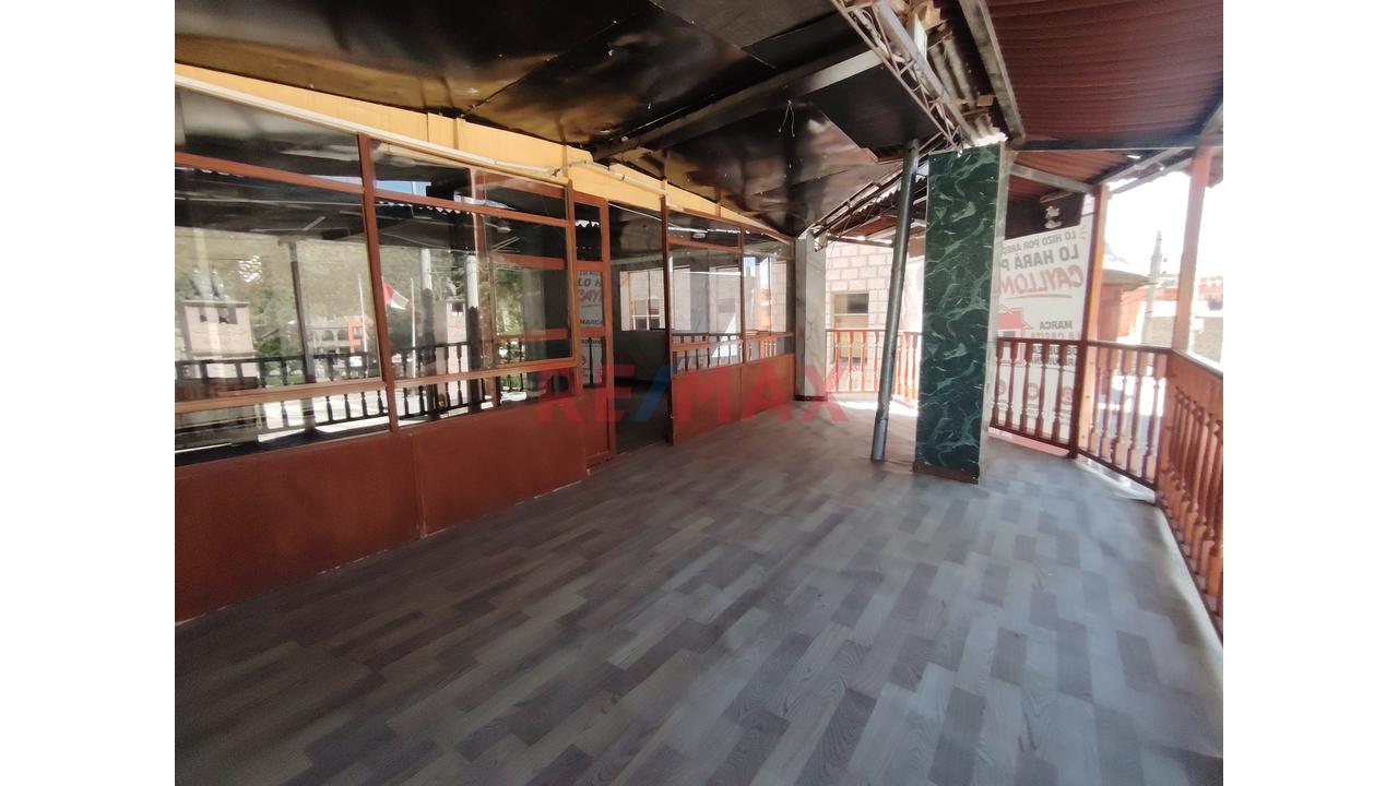 Alquilo Local Comercial Segundo Piso Con Opcion A Alquilar El 100% De La Propiedad En La Plaza De Chivay — foto 3