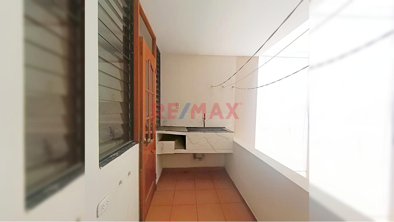 Amplio Dpto. De 109 M2 En 2Do Piso – Cerca A Upc Chorrillos ¡Sin Pago De Mantenimiento! — foto 13