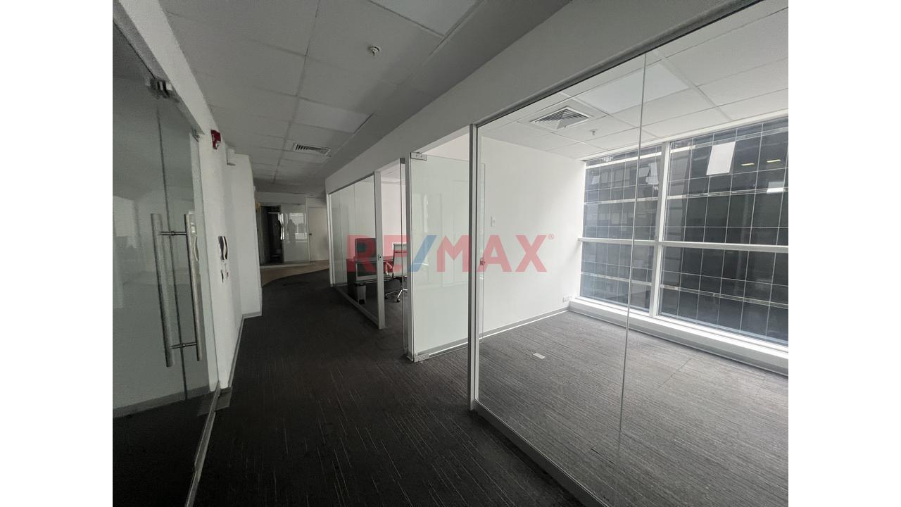 Alquiler De Oficinas Semi Implementadas – San Isidro Financiero — foto 3