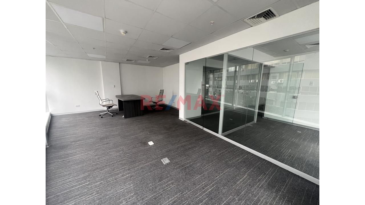 Alquiler De Oficinas Semi Implementadas – San Isidro Financiero — foto 2