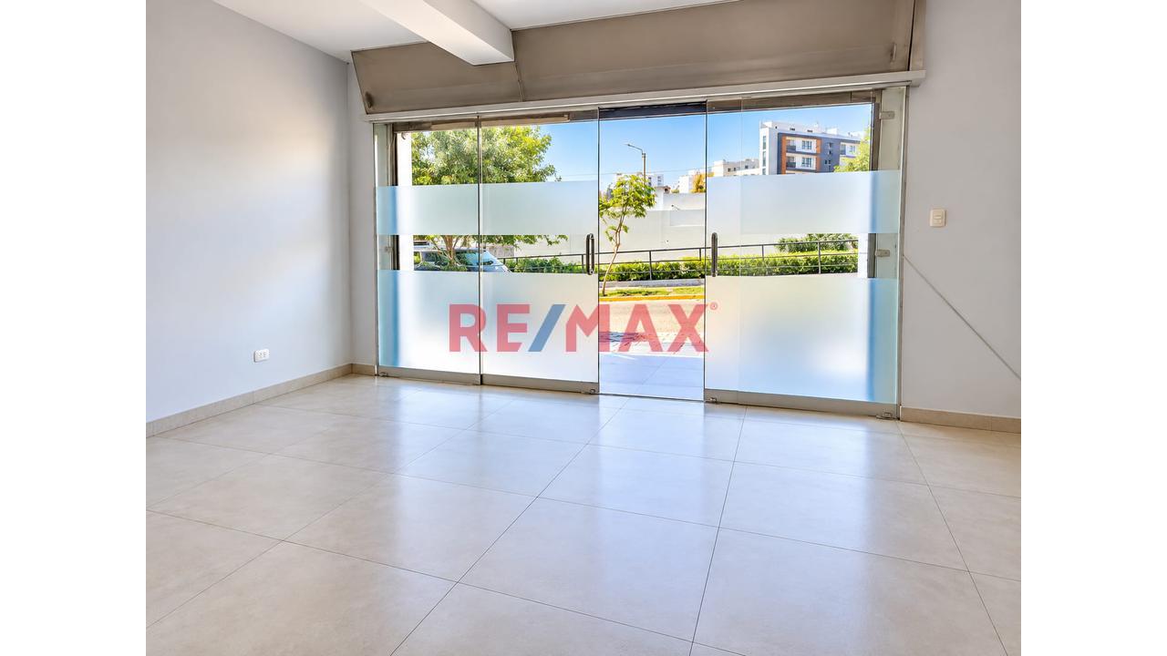Local En Alquiler | Una Oportunidad Para Emprender Cerca De Casa - Urb La Romero Cayma — foto 1