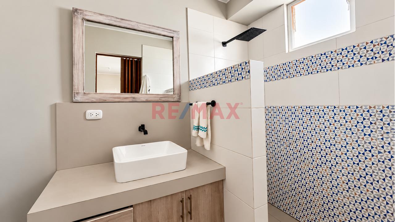 Se Vende Hermosa Y Moderna Casa De 3 Pisos Con Piscina En Excelente Ubicación — foto 13