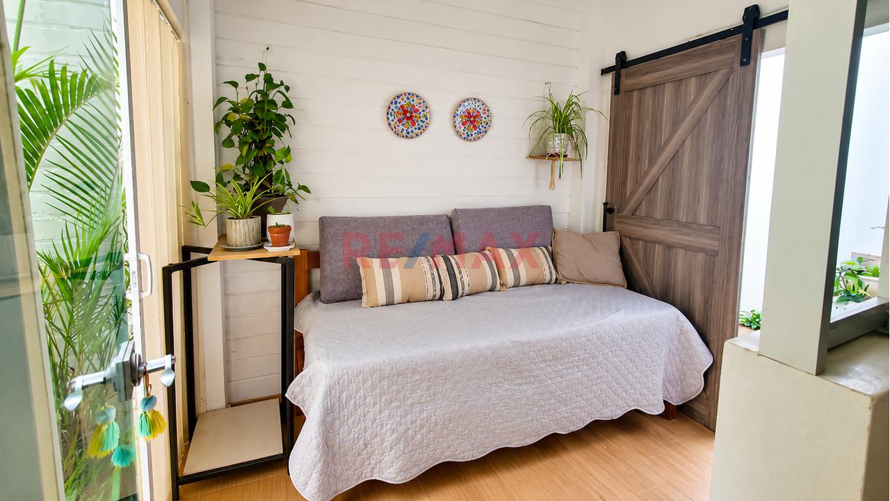 Se Vende Hermosa Y Moderna Casa De 3 Pisos Con Piscina En Excelente Ubicación — foto 9