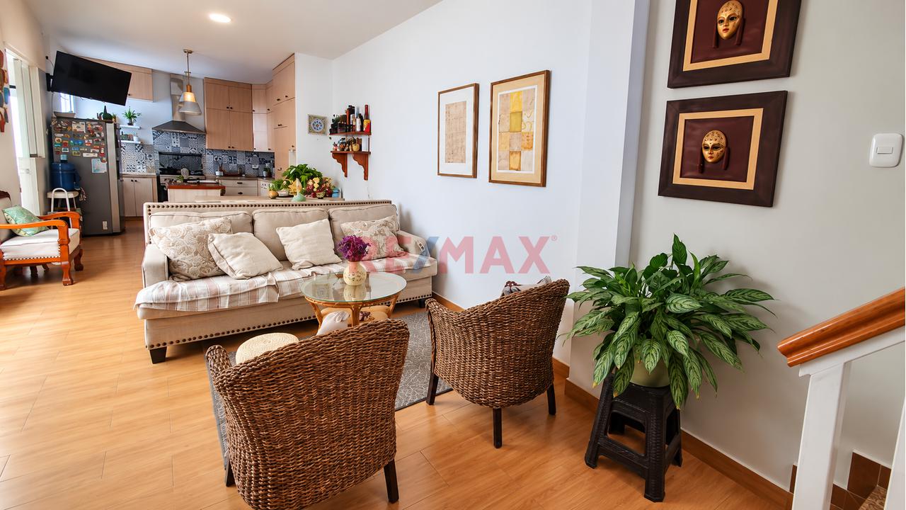 Se Vende Hermosa Y Moderna Casa De 3 Pisos Con Piscina En Excelente Ubicación — foto 5