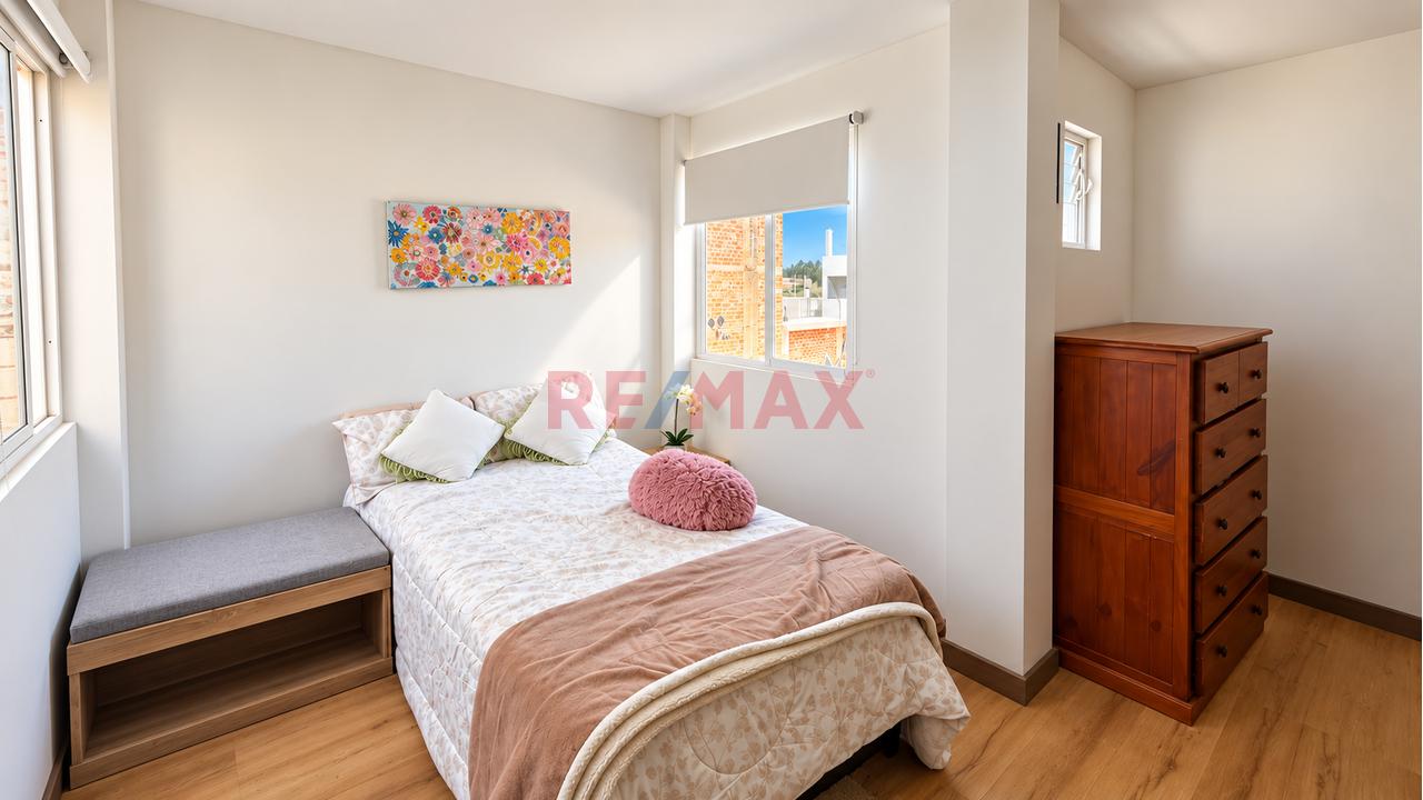 Se Vende Hermosa Y Moderna Casa De 3 Pisos Con Piscina En Excelente Ubicación — foto 11