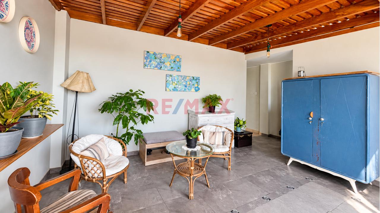 Se Vende Hermosa Y Moderna Casa De 3 Pisos Con Piscina En Excelente Ubicación — foto 14